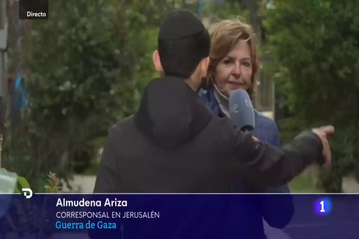 Ciutadà tallant la connexió d'Almudena Ariza