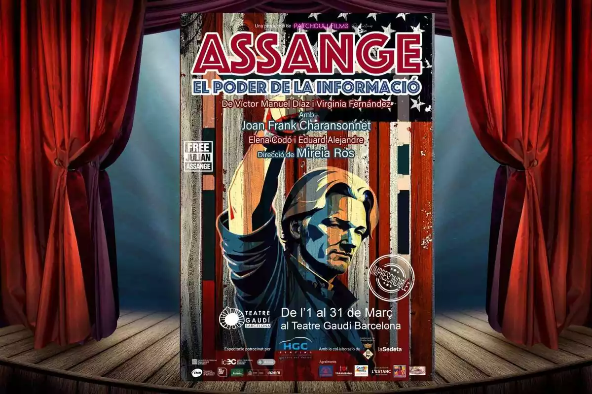 Fotomuntatge de l'obra d'Assange al Teatre Gaudí en un teatre