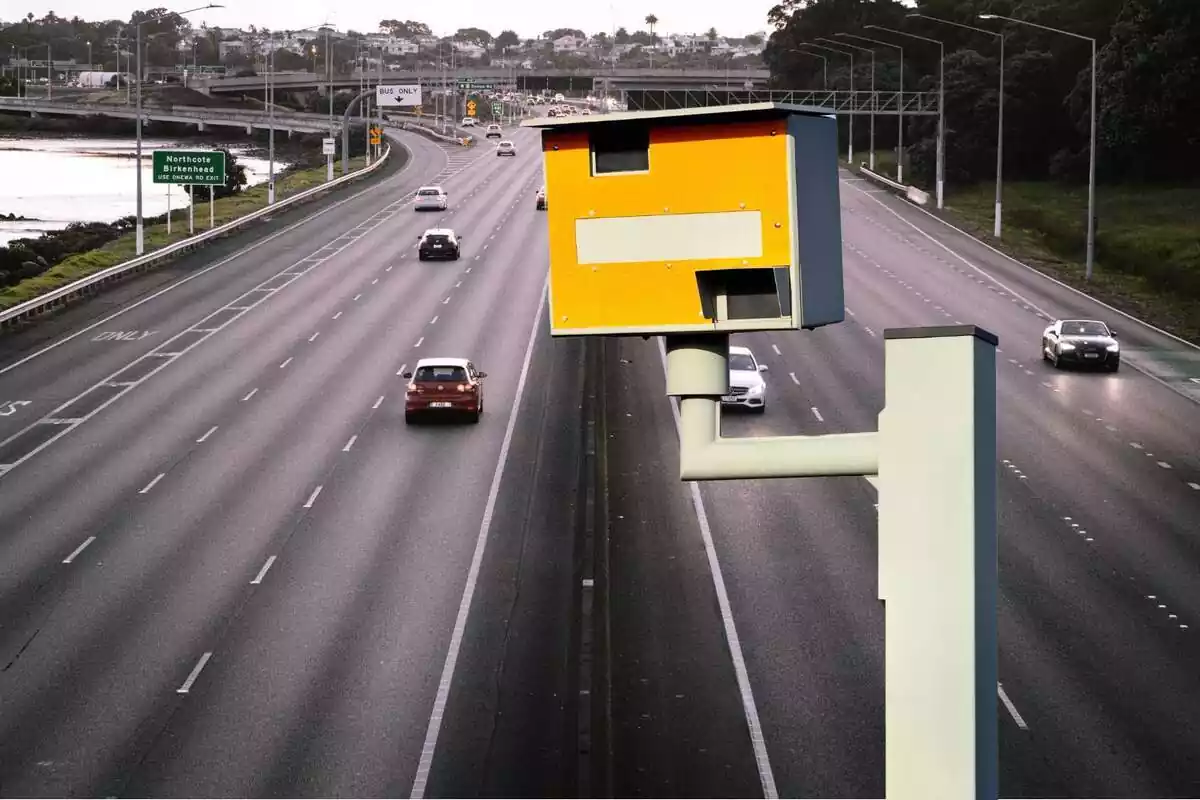 Autopista amb un radar