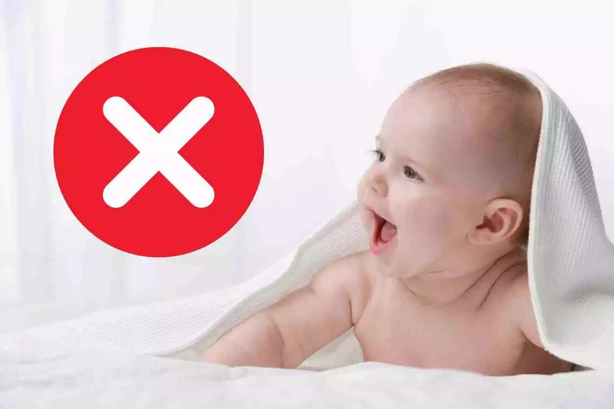 Fotomuntatge d'un nadó amb símbol d'error