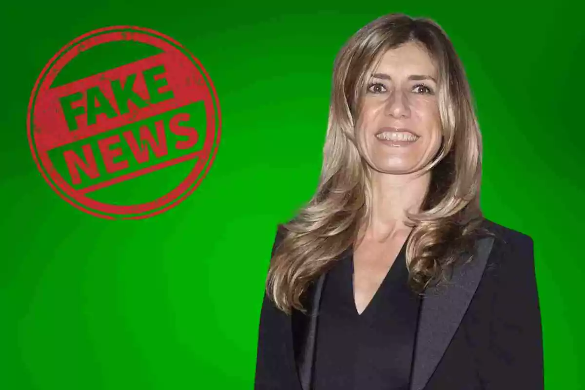 Begoña Gómez amb un cartell de 'Fake News'