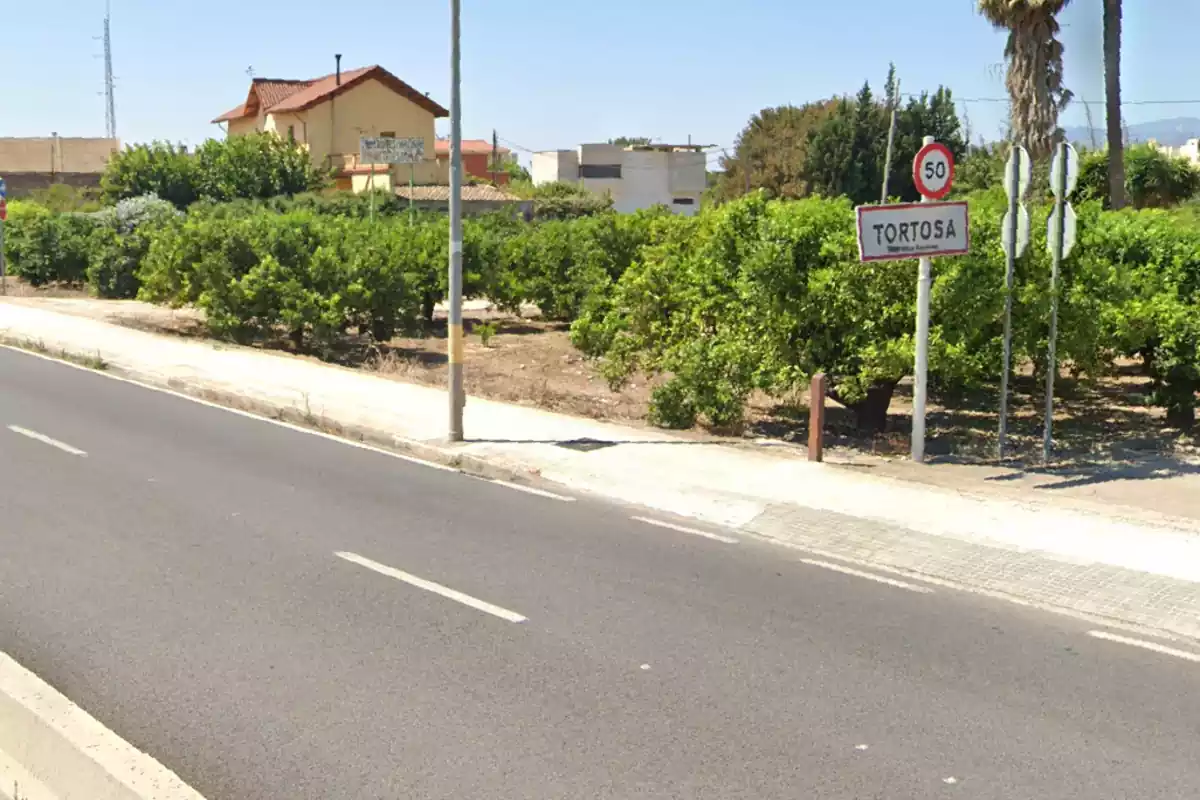 Un tram de la carretera a l'alçada de Tortosa