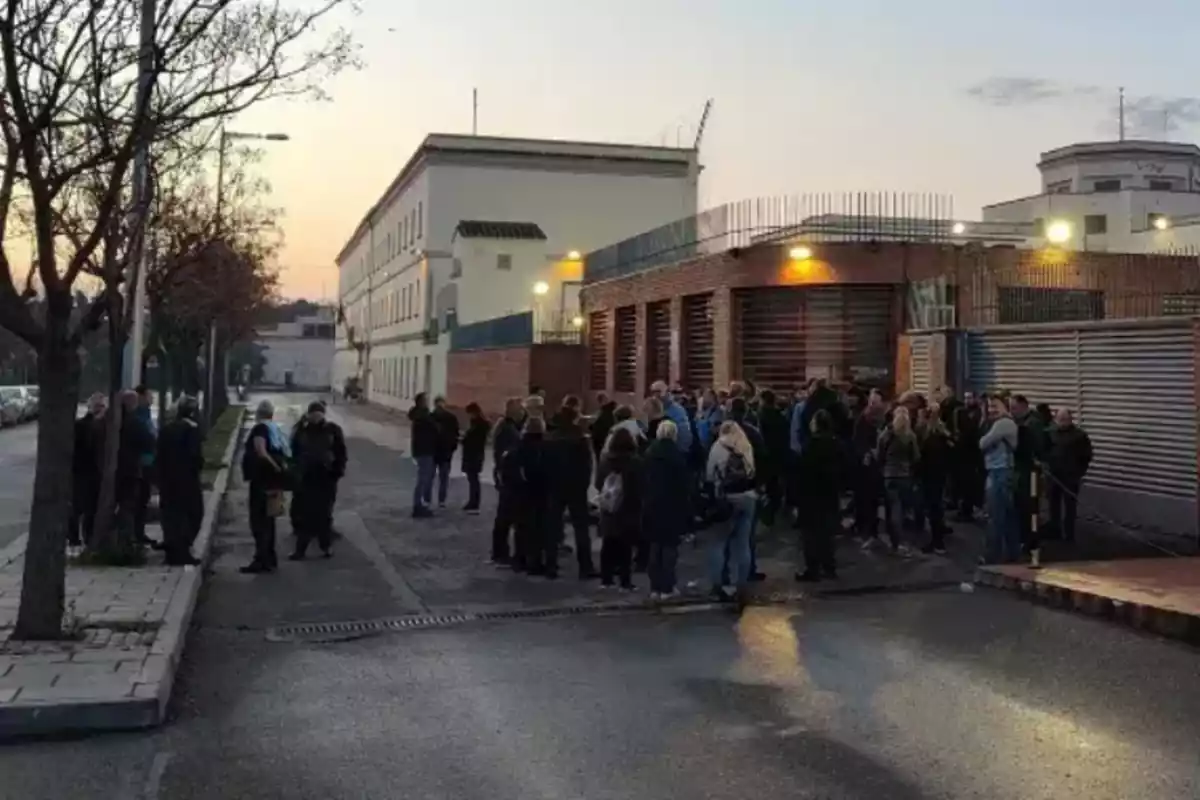 Treballadors de presons protesten davant de Mas d'Enric