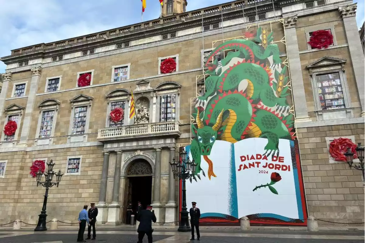 L'aspecte de la façana de la Generalitat per a la Diada