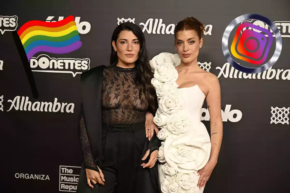 Dulceida i Alba amb una bandera LGTB i Instagram