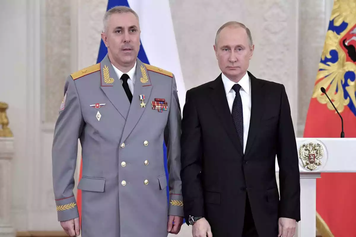El president rus Vladimir Putin, juntament amb el major general, Rustam Muradov.