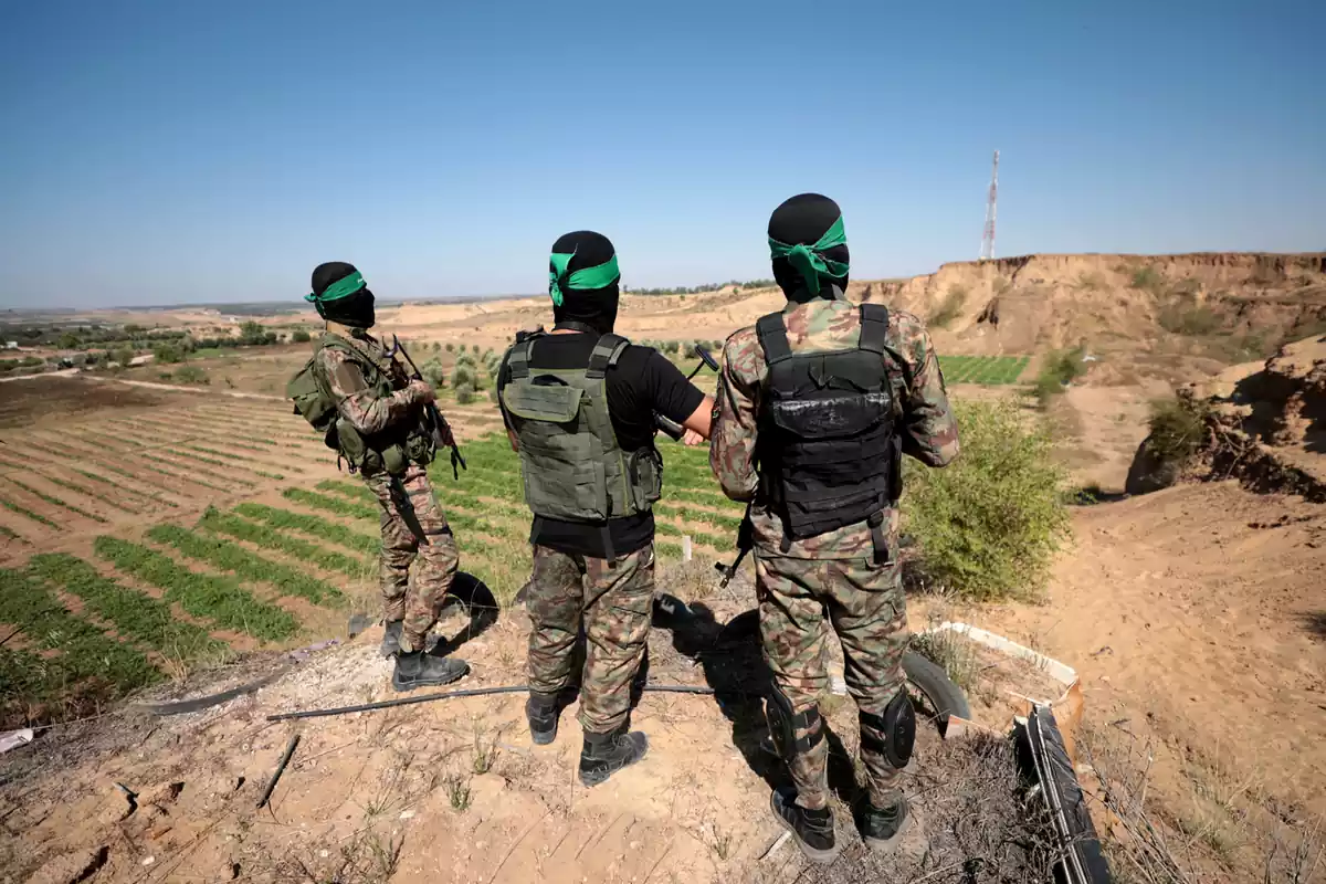 Membres del braç armat de Hamàs a prop de la frontera amb Israel al centre de la Franja de Gaza