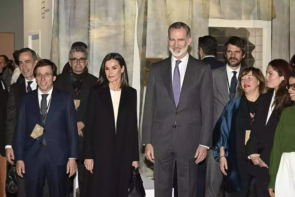 La Reina Letizia amb el Rei Felip a una fira d'art de Madrid