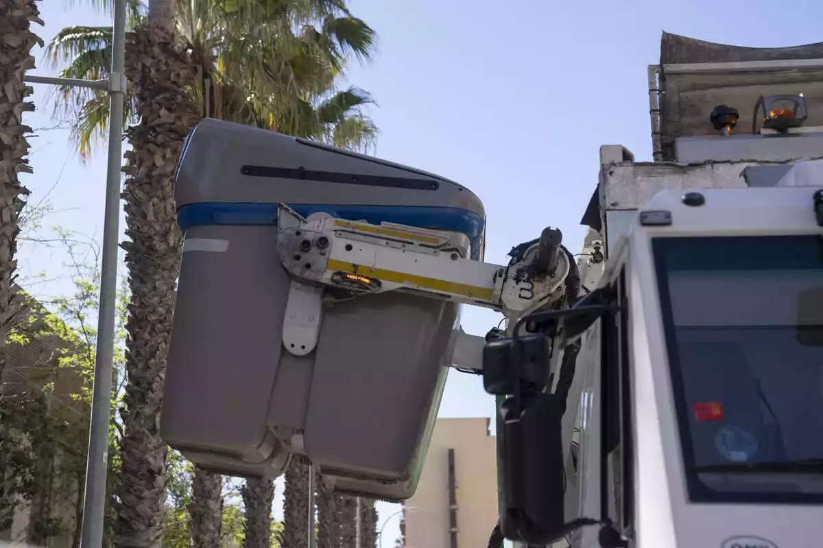 Barcelona inicia un canvi de contenidors i incrementa un 30% la capacitat de recollida selectiva a Ciutat Vella
