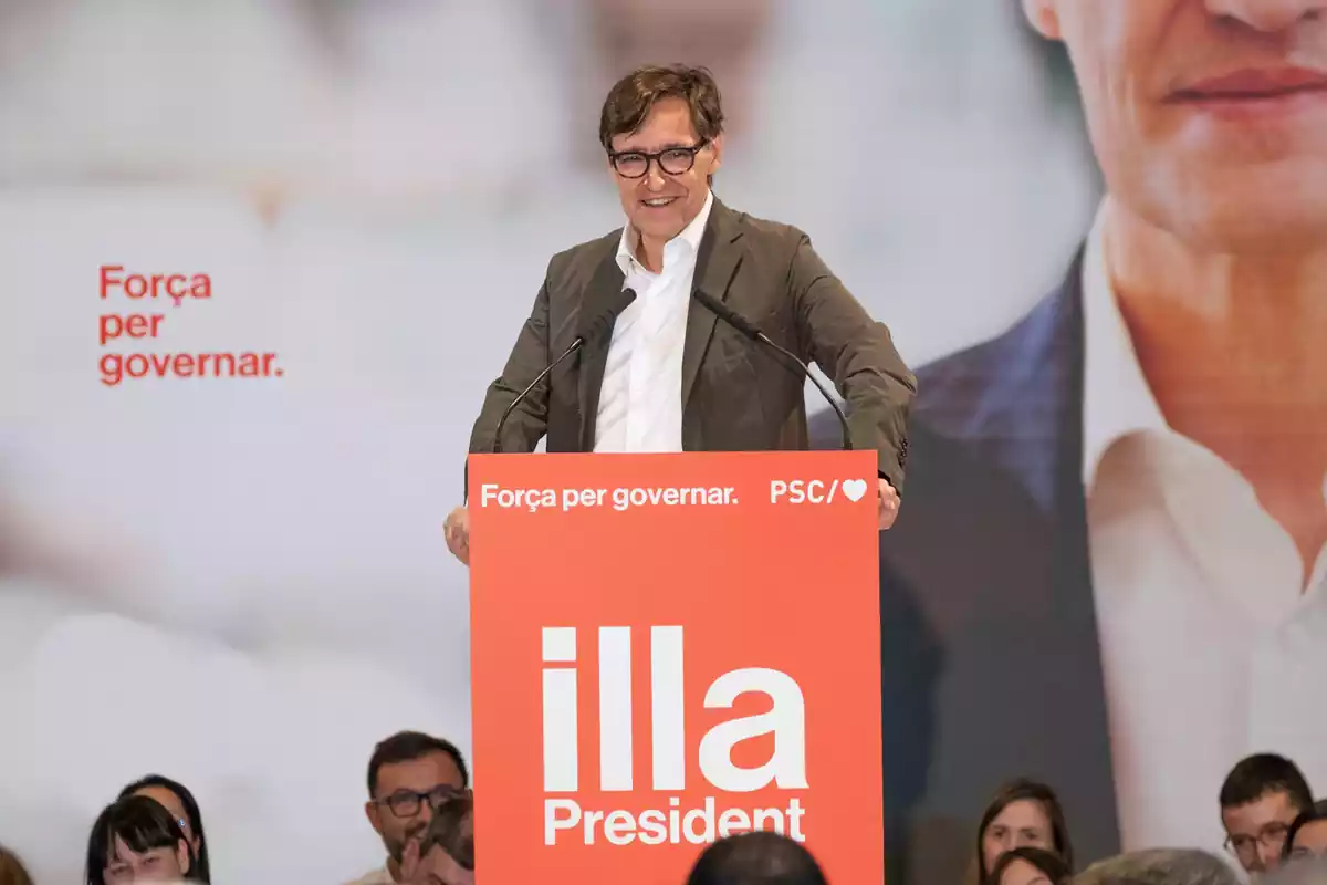 El candidat del PSC a les eleccions catalanes, Salvador Illa, intervé durant un acte de campanya electoral del PSC