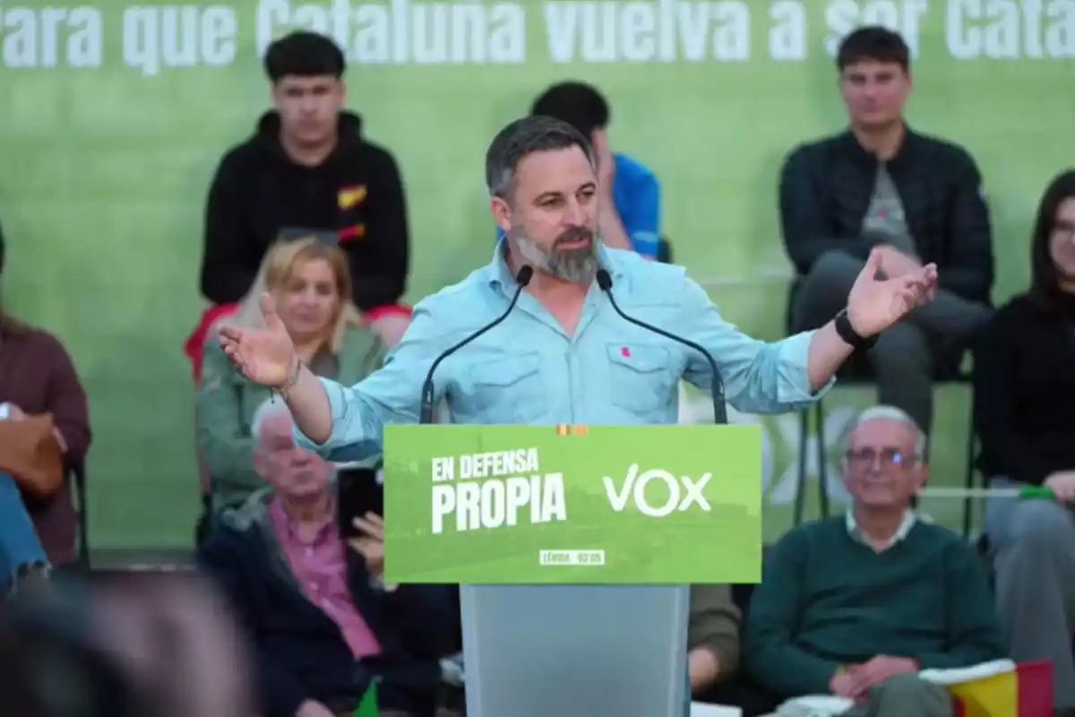 Imatge del president de Vox, Santiago Abascal, en un acte electoral a la ciutat de Lleida, el 3 de maig de 2024