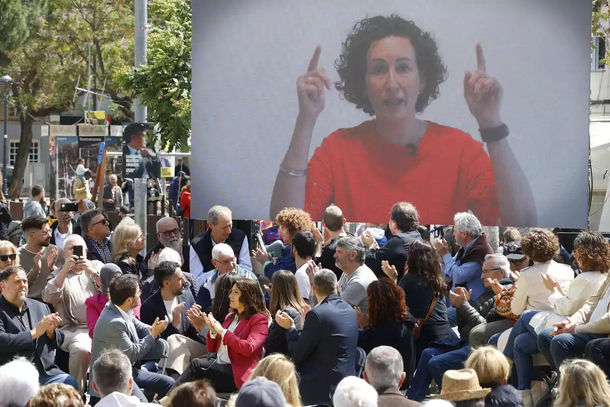 La secretària general d'ERC, Marta Rovira, intervé de manera telemàtica durant un míting d'ERC