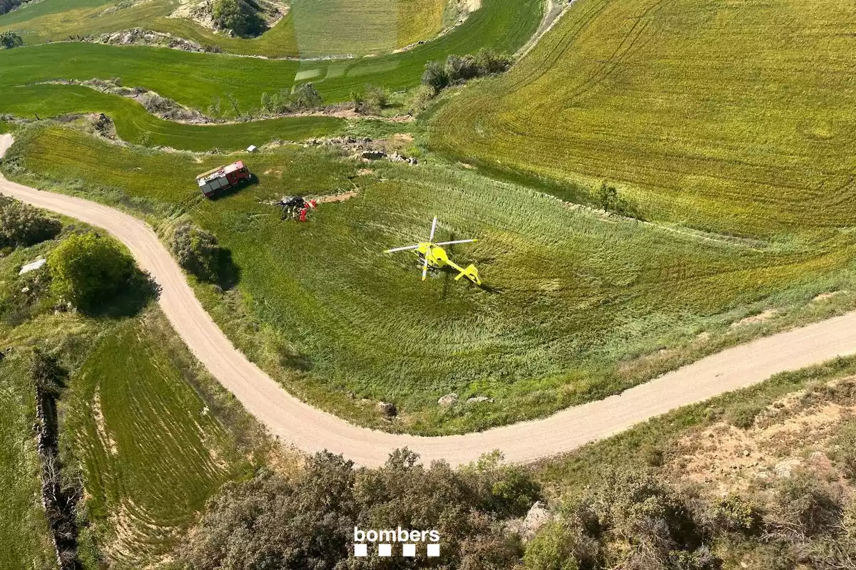 Imatge de l'helicòpter accidentat Vilanova de l'Agulla (Lleida) - BOMBERS
