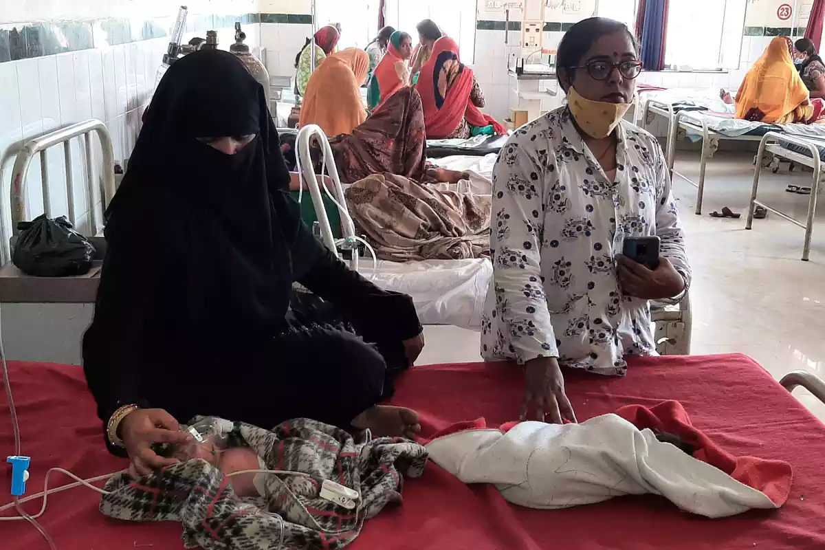 Els nadons nounats ingressats a l'Hospital Amrit Kaur del govern es van traslladar a una sala general després d'un incendi a la sala de la Unitat Especial d'Atenció al Nounat (SNCU), a Beawar.