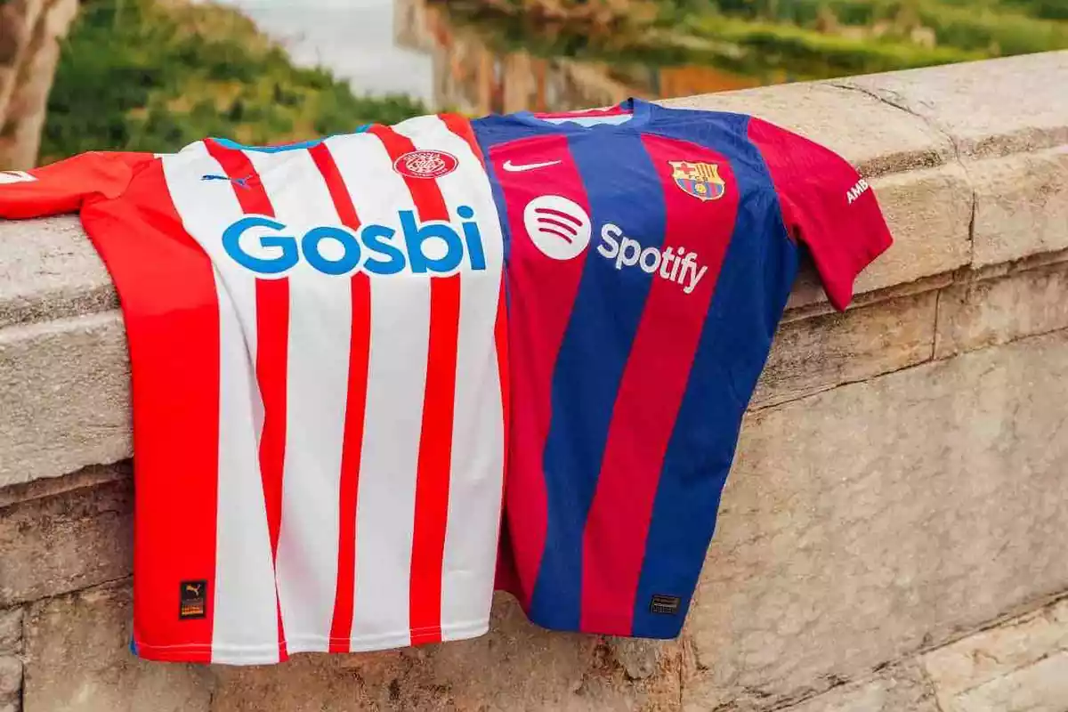 Les samarretes del Girona i el Barça, a Girona