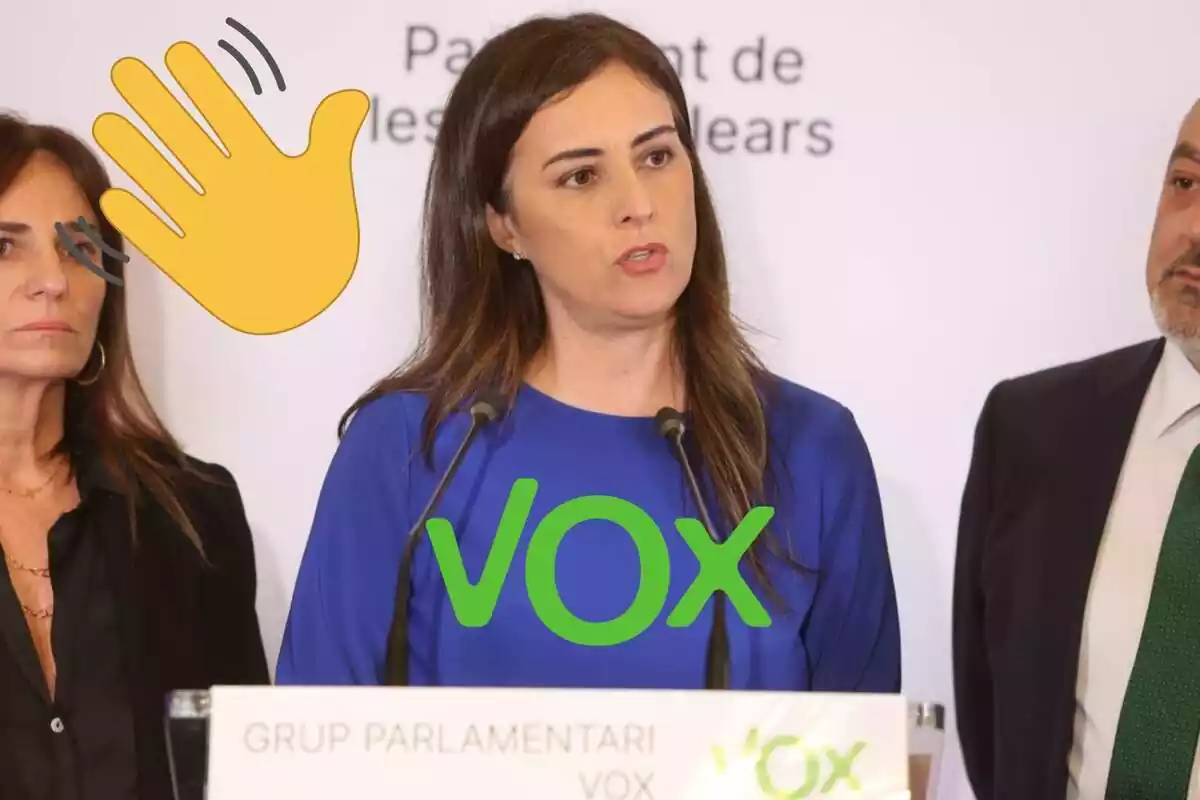 Idoia Ribas amb el logo de Vox i un símbol de "adéu"