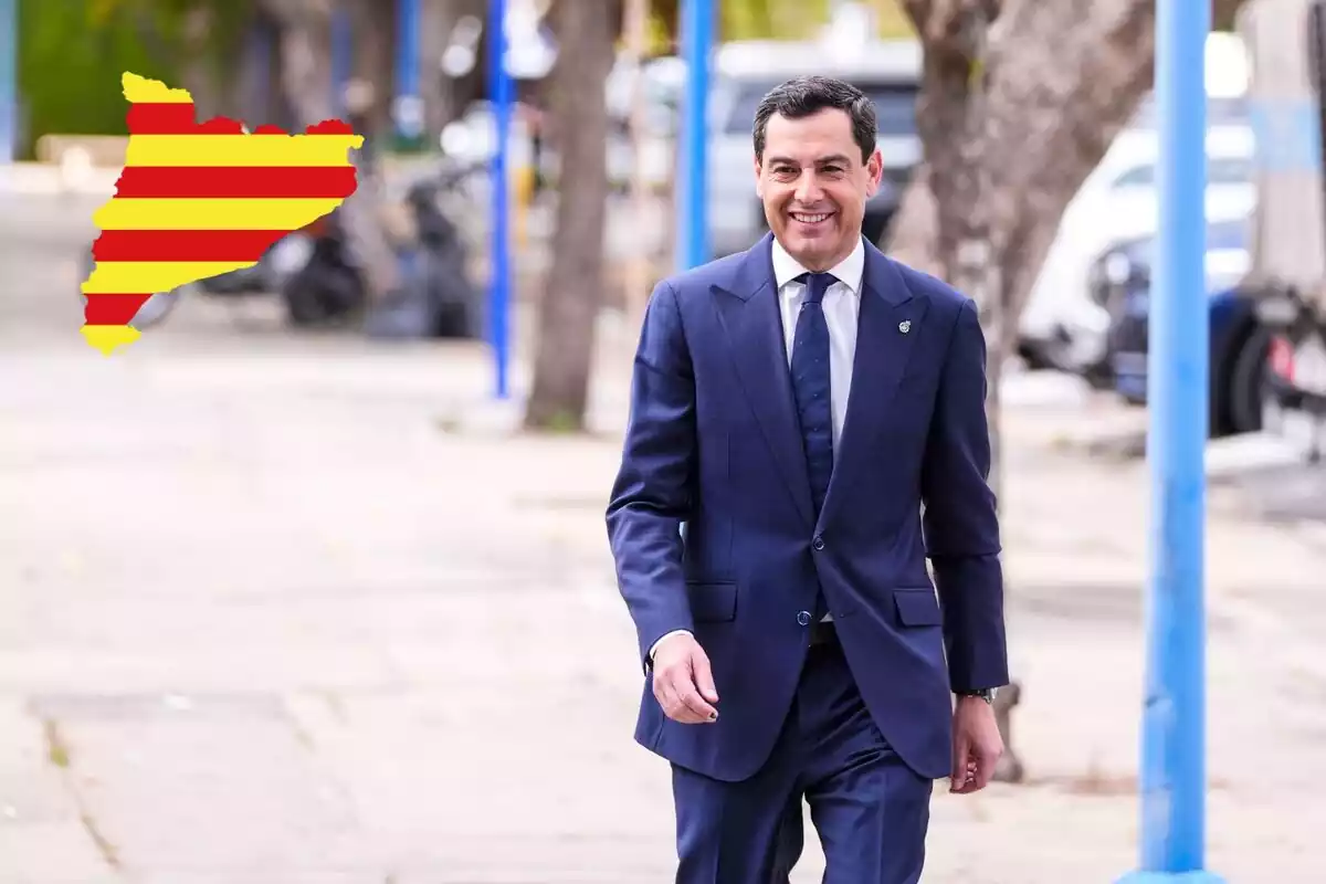 Juanma Moreno amb un símbol de Catalunya