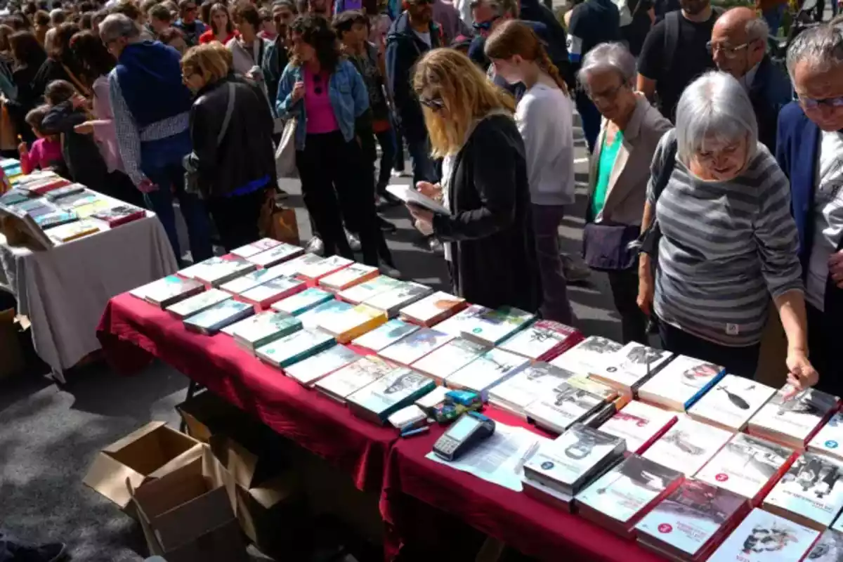 Un lloc de venda de llibres a Sant Jordi