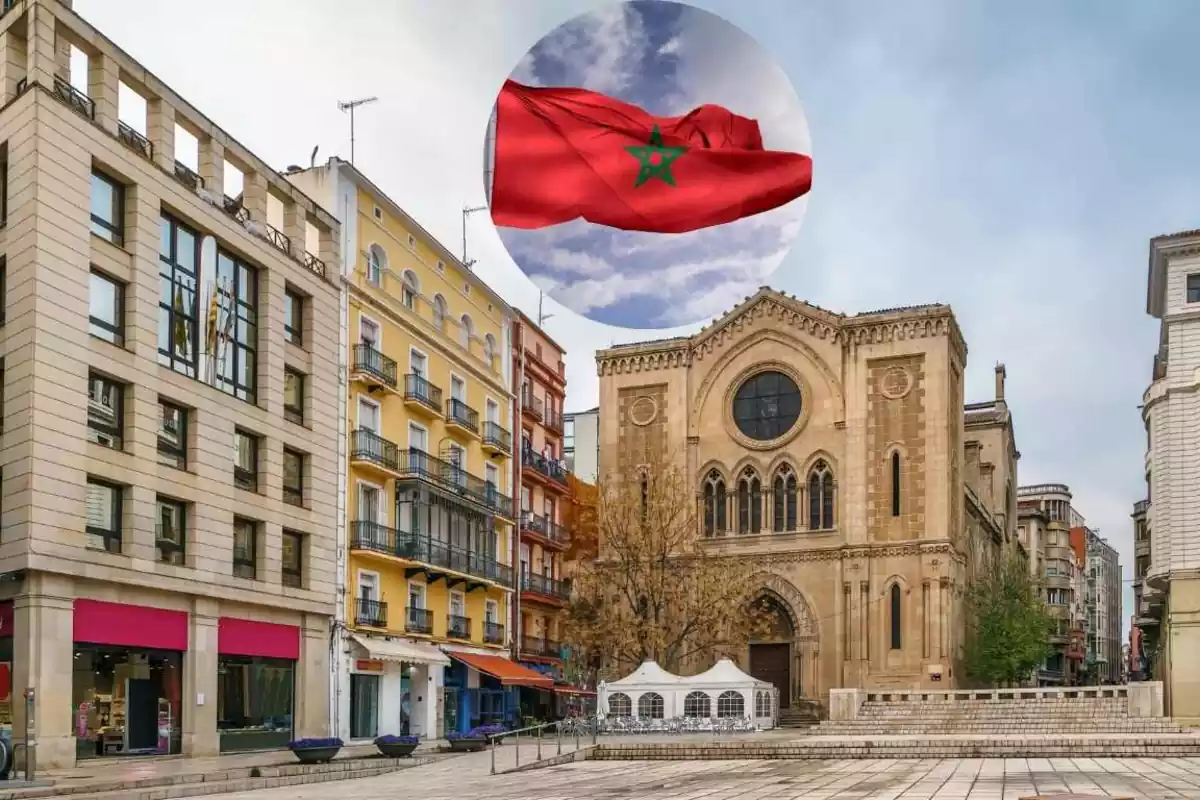 Fotomuntatge de la Plaça Sant Joan de Lleida amb una bandera del Marroc