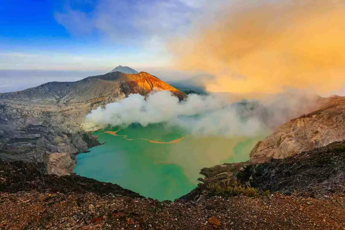 Panoràmica del volcà Ijen a Indonèsia
