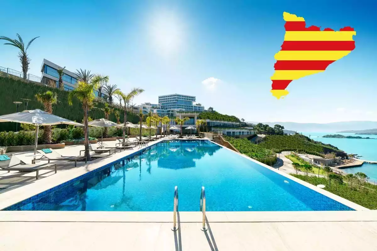 Imatge d´una piscina amb un símbol de Catalunya