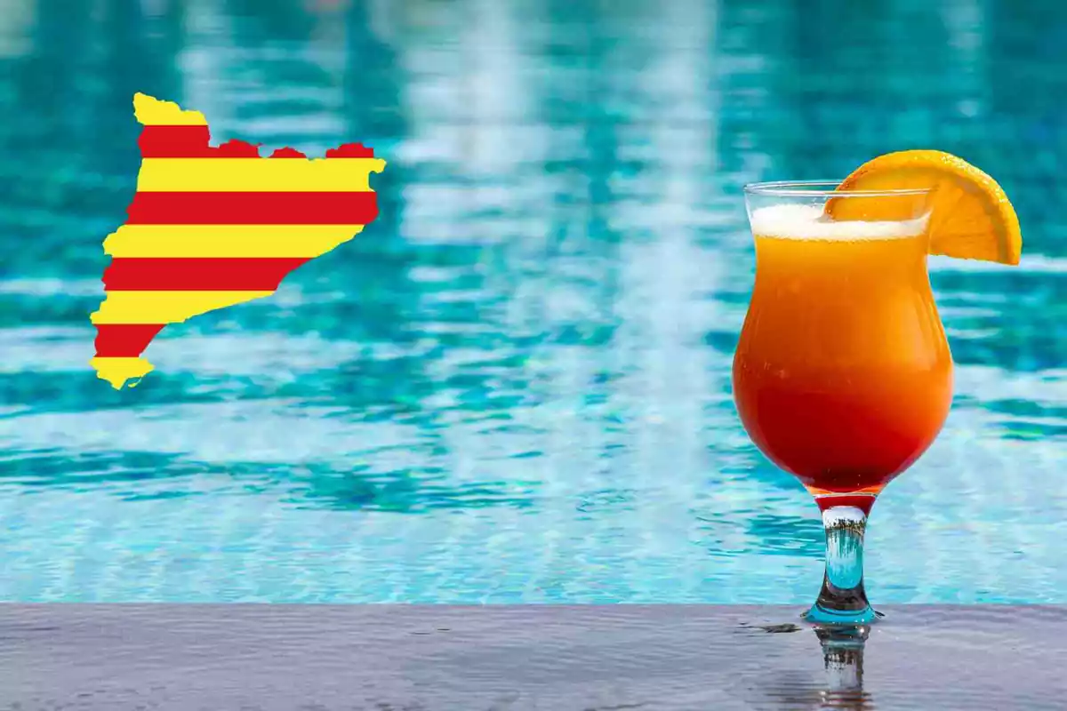 Una piscina en un fotomuntatge amb el mapa de Catalunya