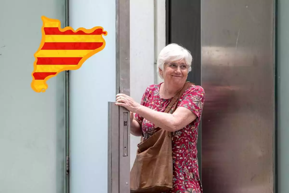 Clara Ponsatí amb una imatge de Catalunya
