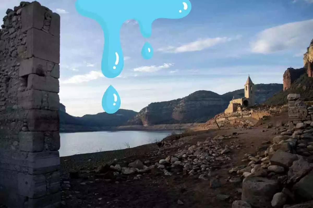 Imatge del pantà de Sau amb una gota d'aigua caient a sobre