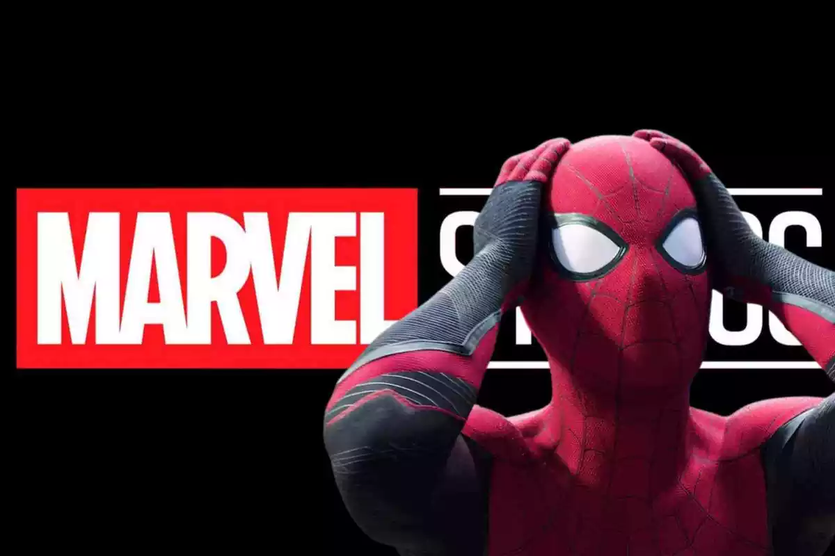 Fotomuntatge de Spiderman amb el logo de Marvel