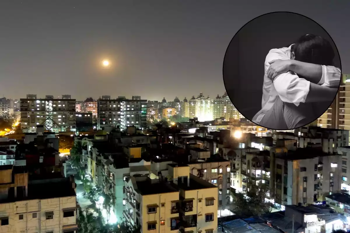 Ciutat de Surat de nit amb una dona lamentant-se