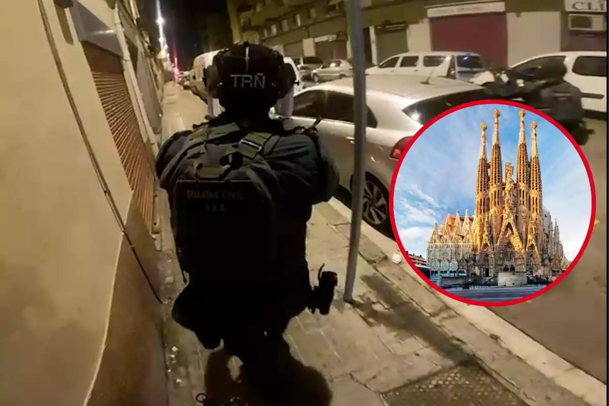Guàrdia Civil al carrer amb una imatge de Barcelona