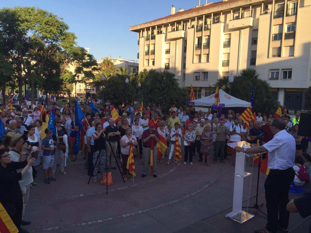 Societat Civil Catalana es manifesta contra la decisió de l'Ajuntament de Sitges