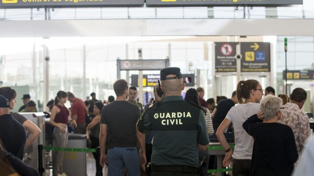 Guardiacivilaeropuertobarcelona 1