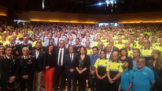 Medalla merit civic guardia urbana mossos ada colau 1