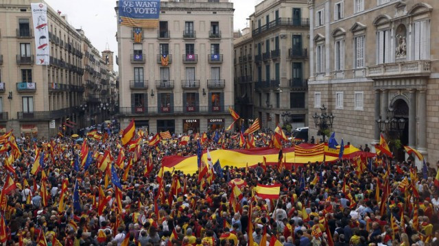 Manifestacincontrareferendumenplaasantjaume 1