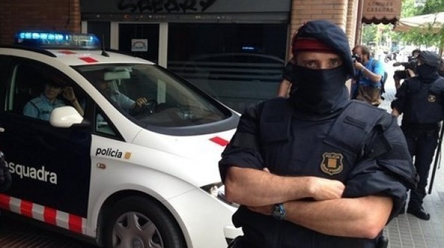 Mossos brazos cruzados 1