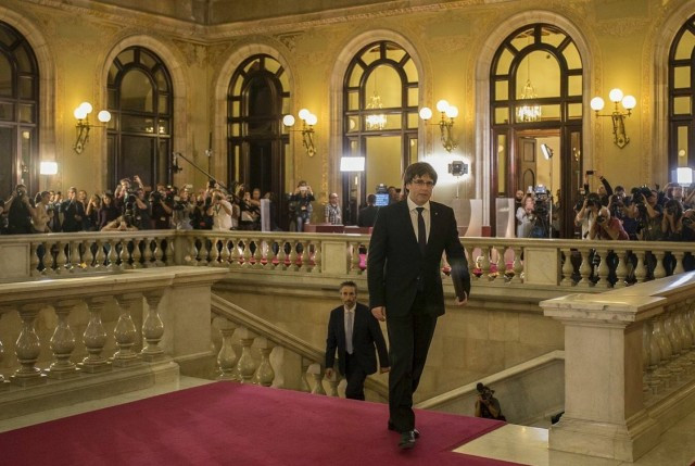 Puigdemont Parlament DUI 2