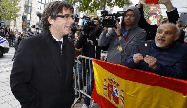 Puigdemont bruselas bandera espana 1