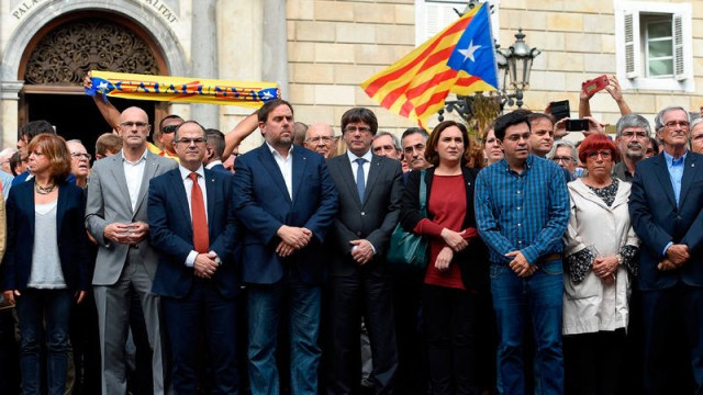 Ada colau con junqueras y puigdemont 1