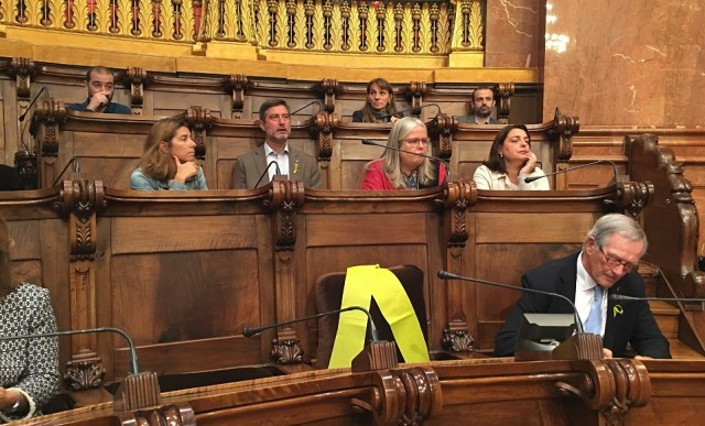 Lazo amarillo silla joaquim forn ayuntamiento Barcelona 1