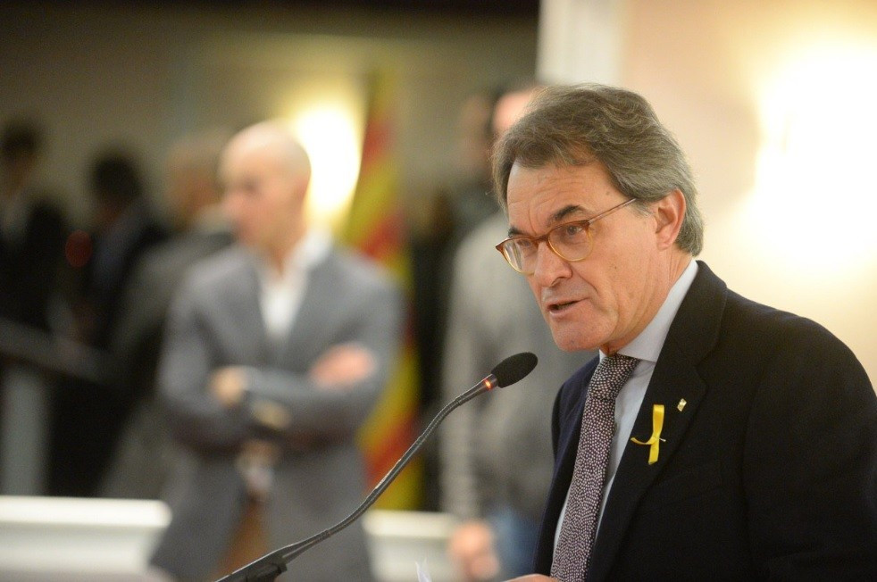 Artur mas lazo amarillo