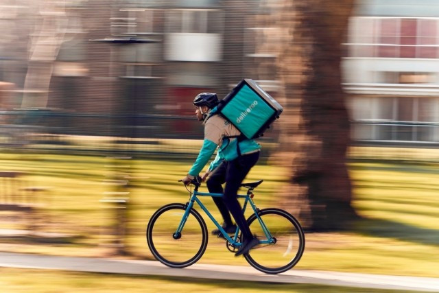 Repartidor a domicilio en bicicleta