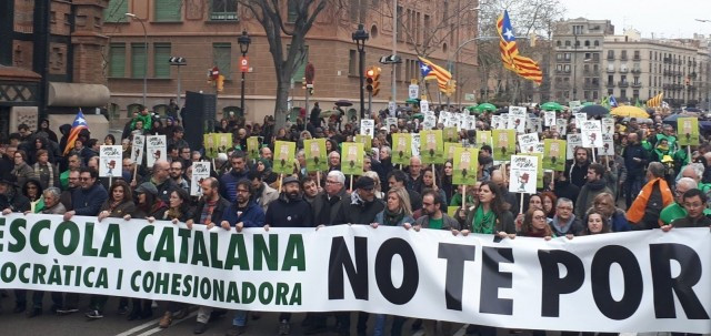 Mani escola catalana 170318 1