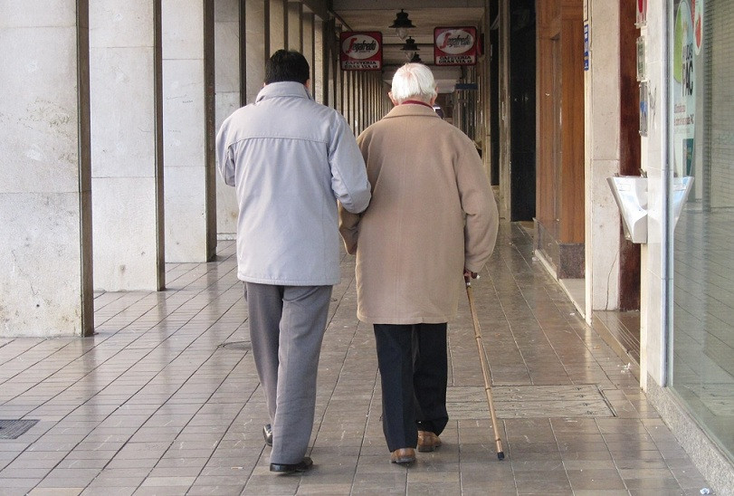 Dependencia ancianos paseo 21032018