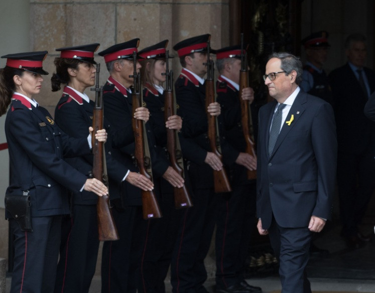 Quim torra investidura parlament salida 14052018