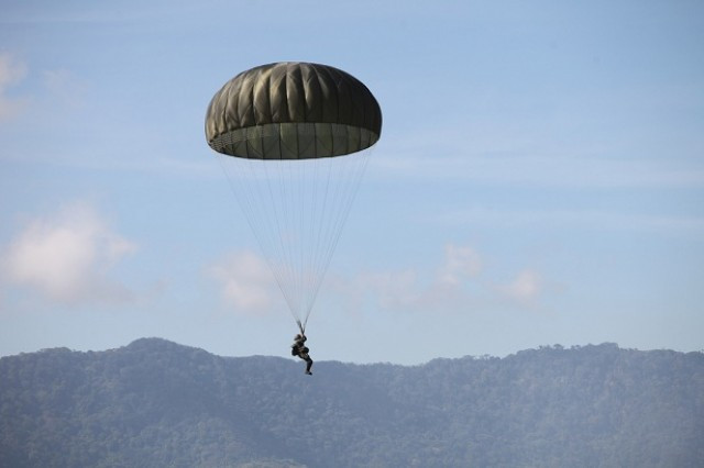 Paracaidistas ejrcito zaragoza 12062018