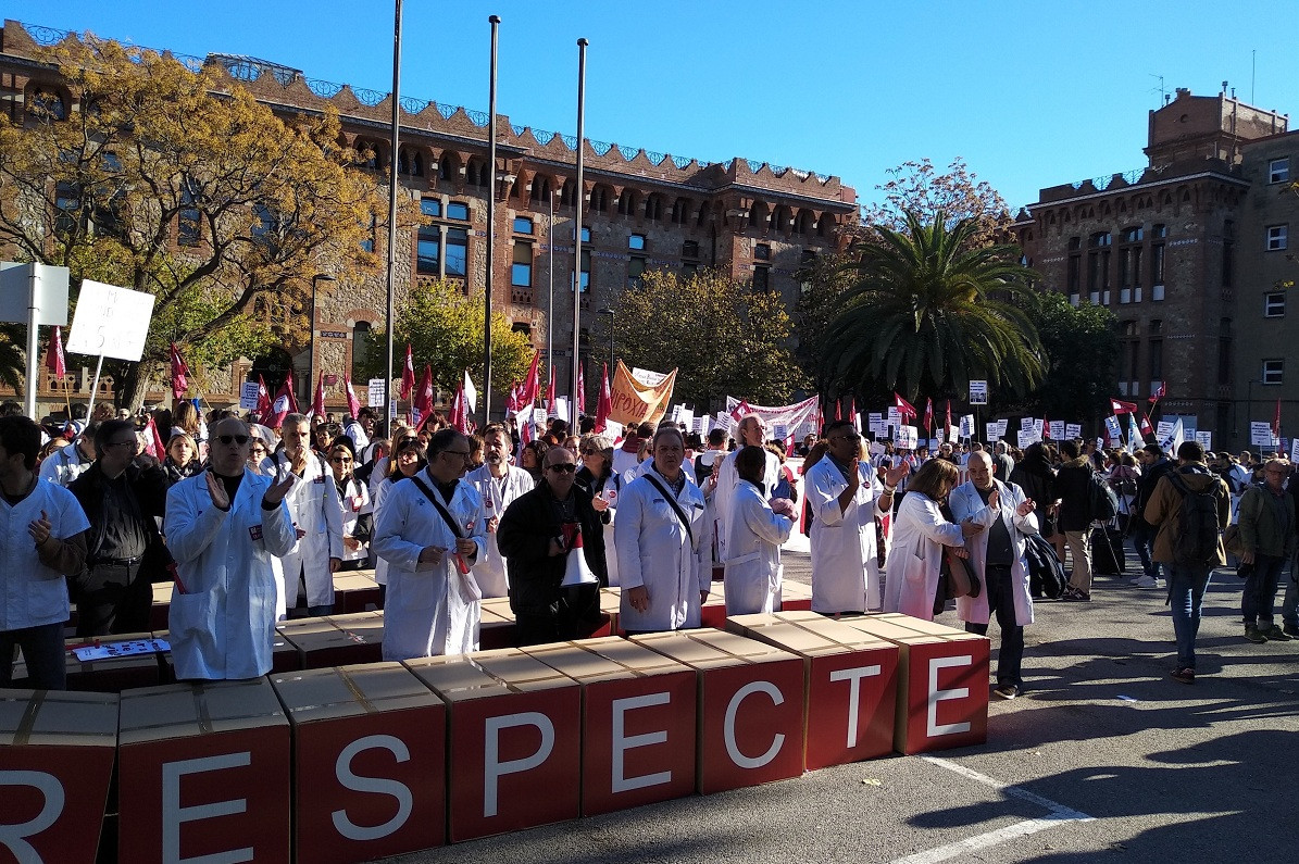 EuropaPress 1787017 Centenares de médicos se plantan ante Salud para pedir más calidad y menos precariedad