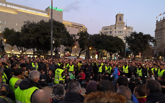 Asamblea taxista plaza catalunya 21 enero