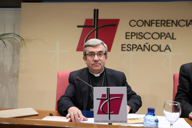 Luis J Argello en rueda de prensa de la Oficina de Informacin de la Conferencia Episcopal Espaola CEE