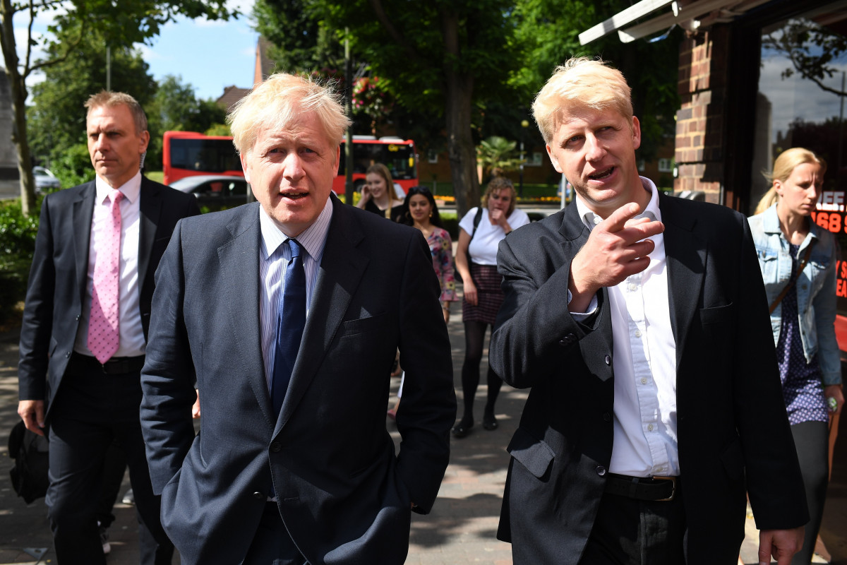 Boris Johnson junto a su hermano